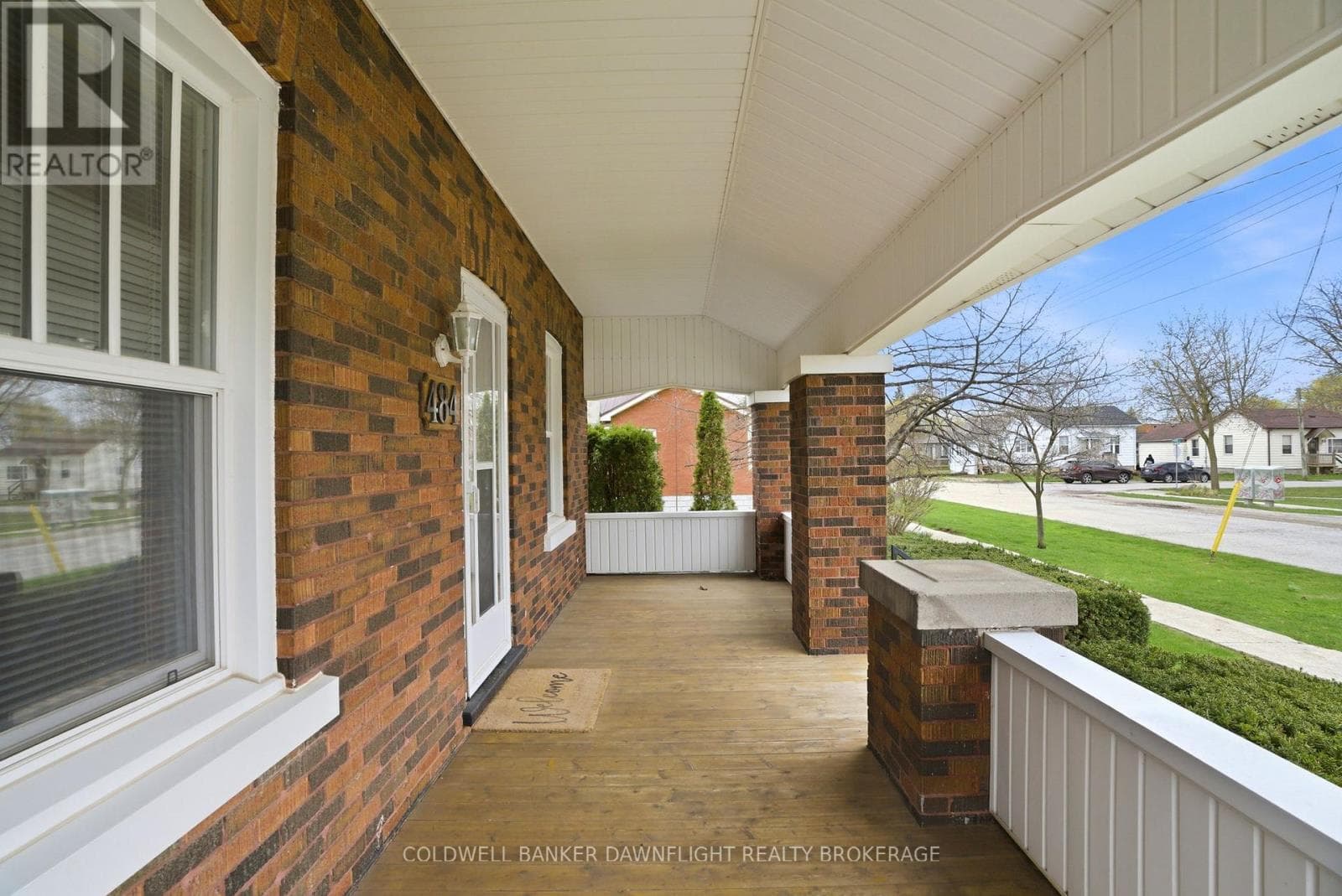 484 CARLING STREET photo 4