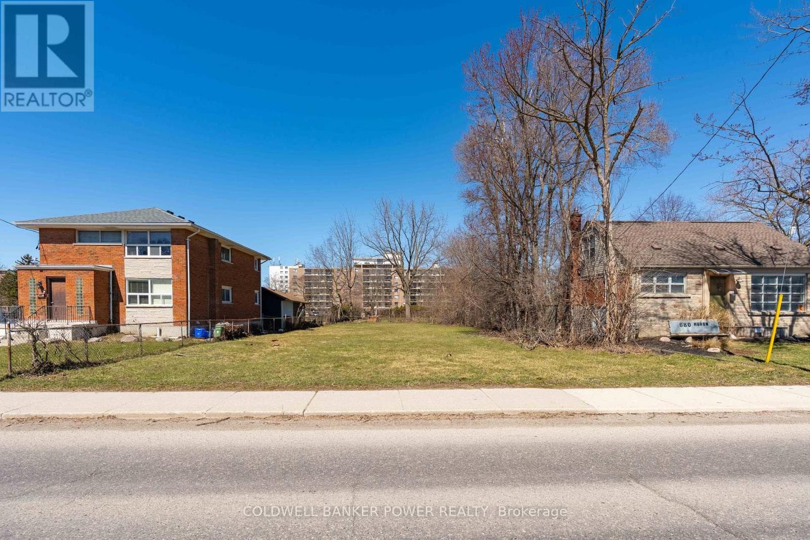 656 HURON STREET photo 4