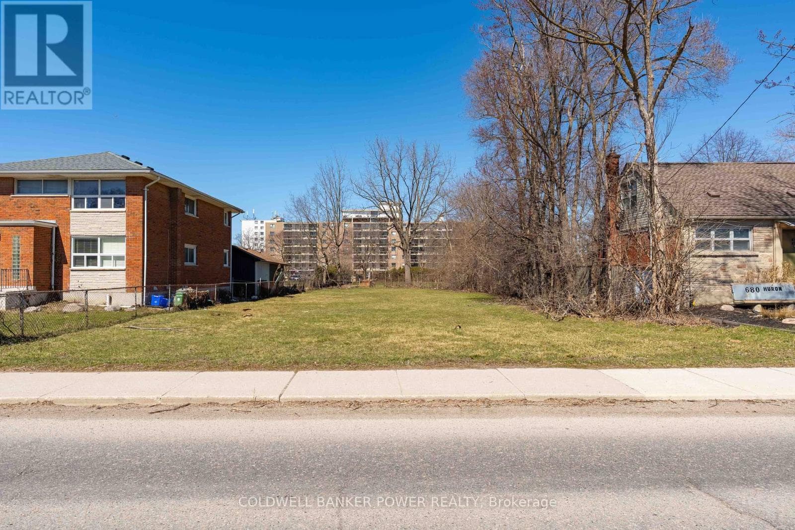 656 HURON STREET photo 5