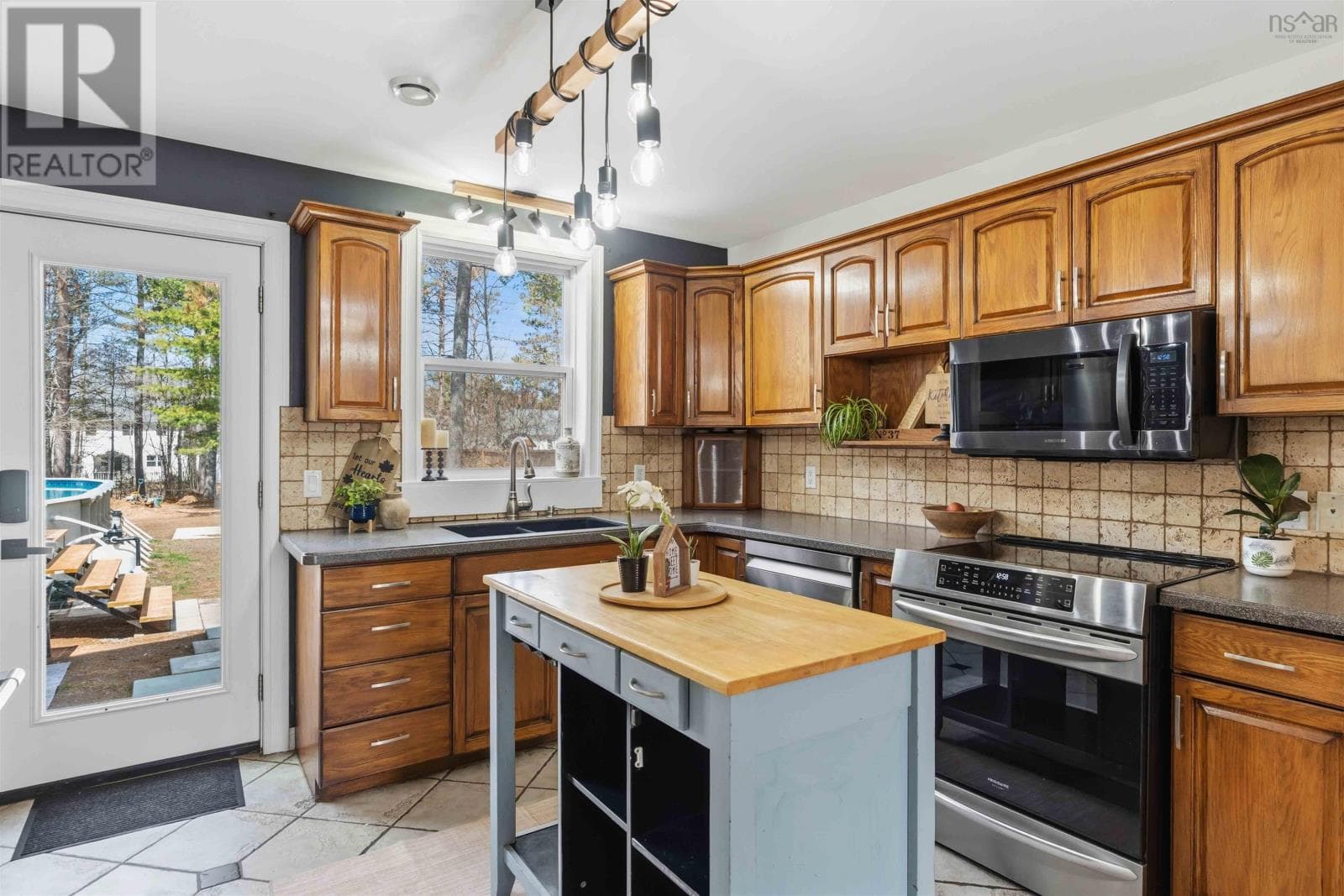 108 Terra Nova Drive photo 5