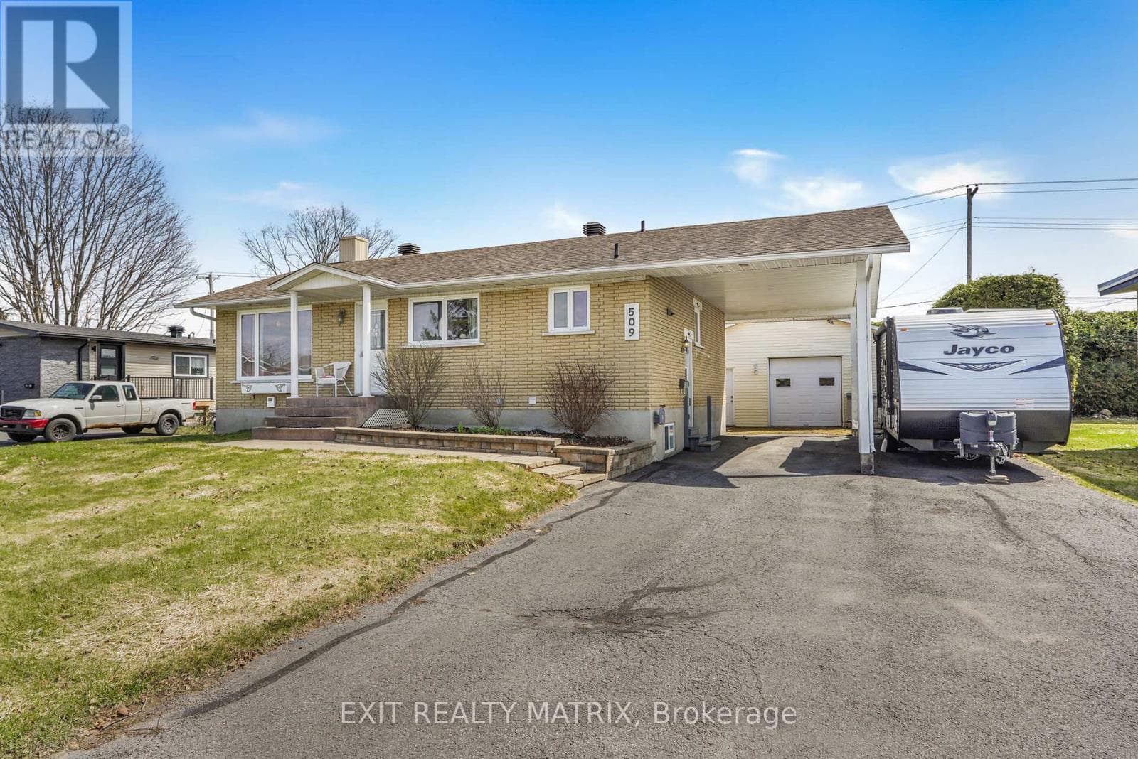 509 GHISLAIN STREET photo 2