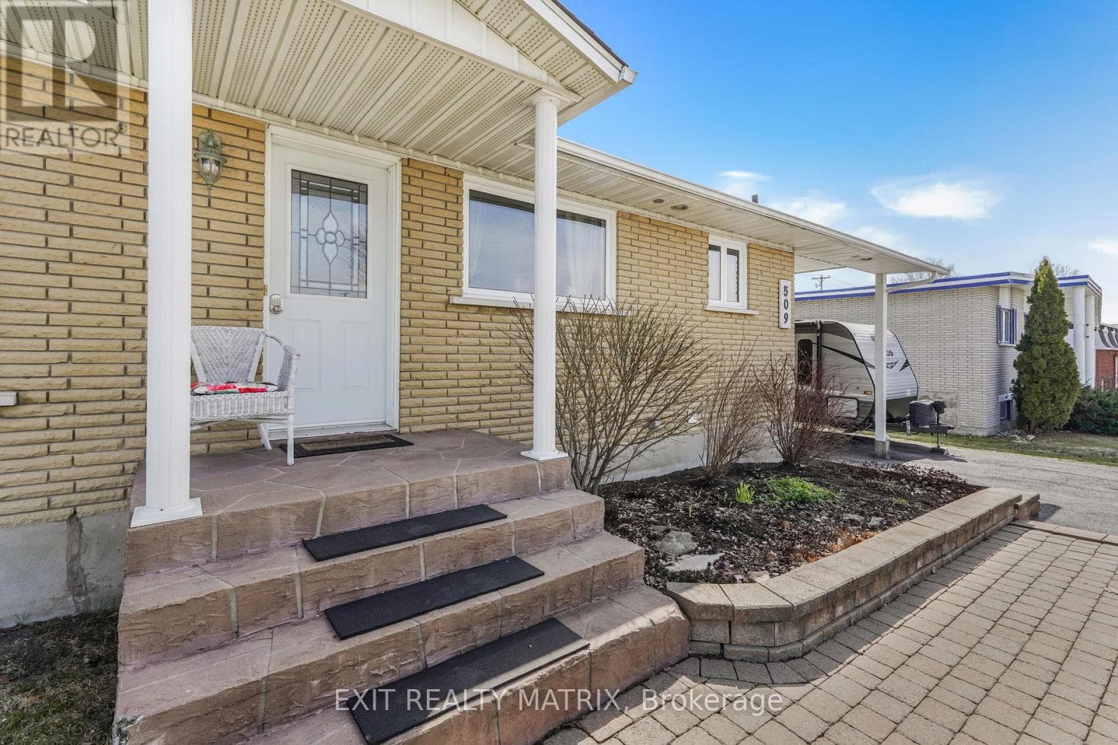 509 GHISLAIN STREET photo 3