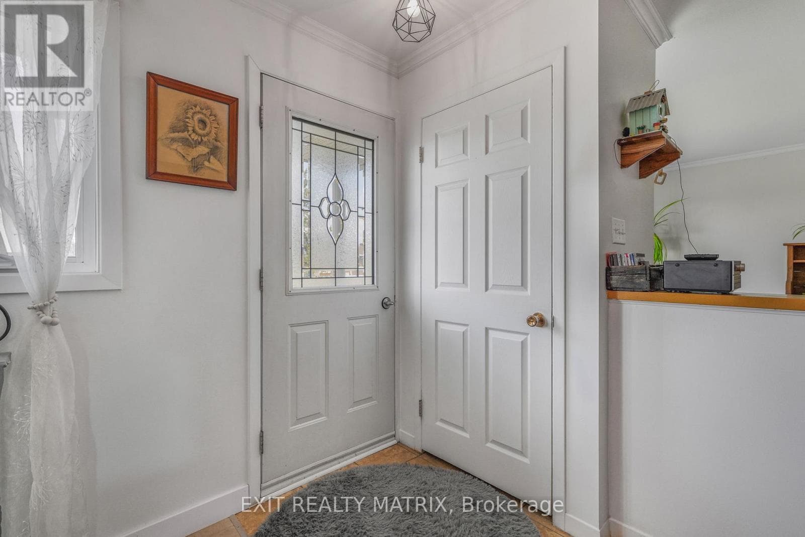509 GHISLAIN STREET photo 4