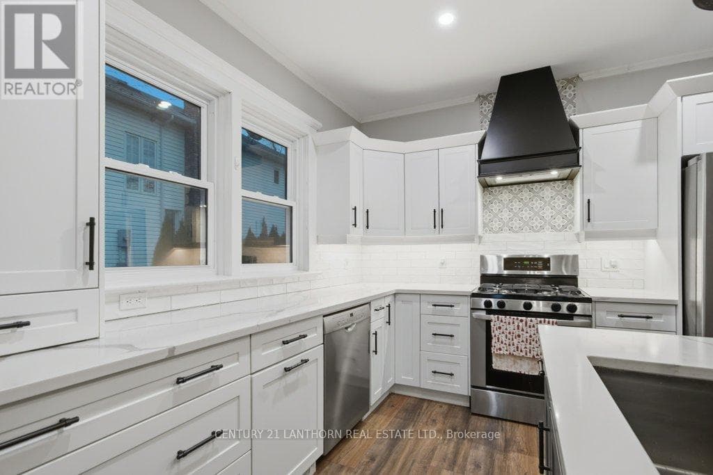 320 GRAND ROAD photo 5