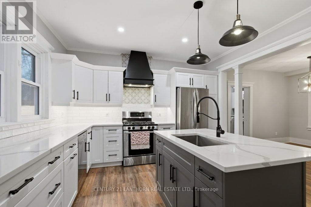 320 GRAND ROAD photo 3