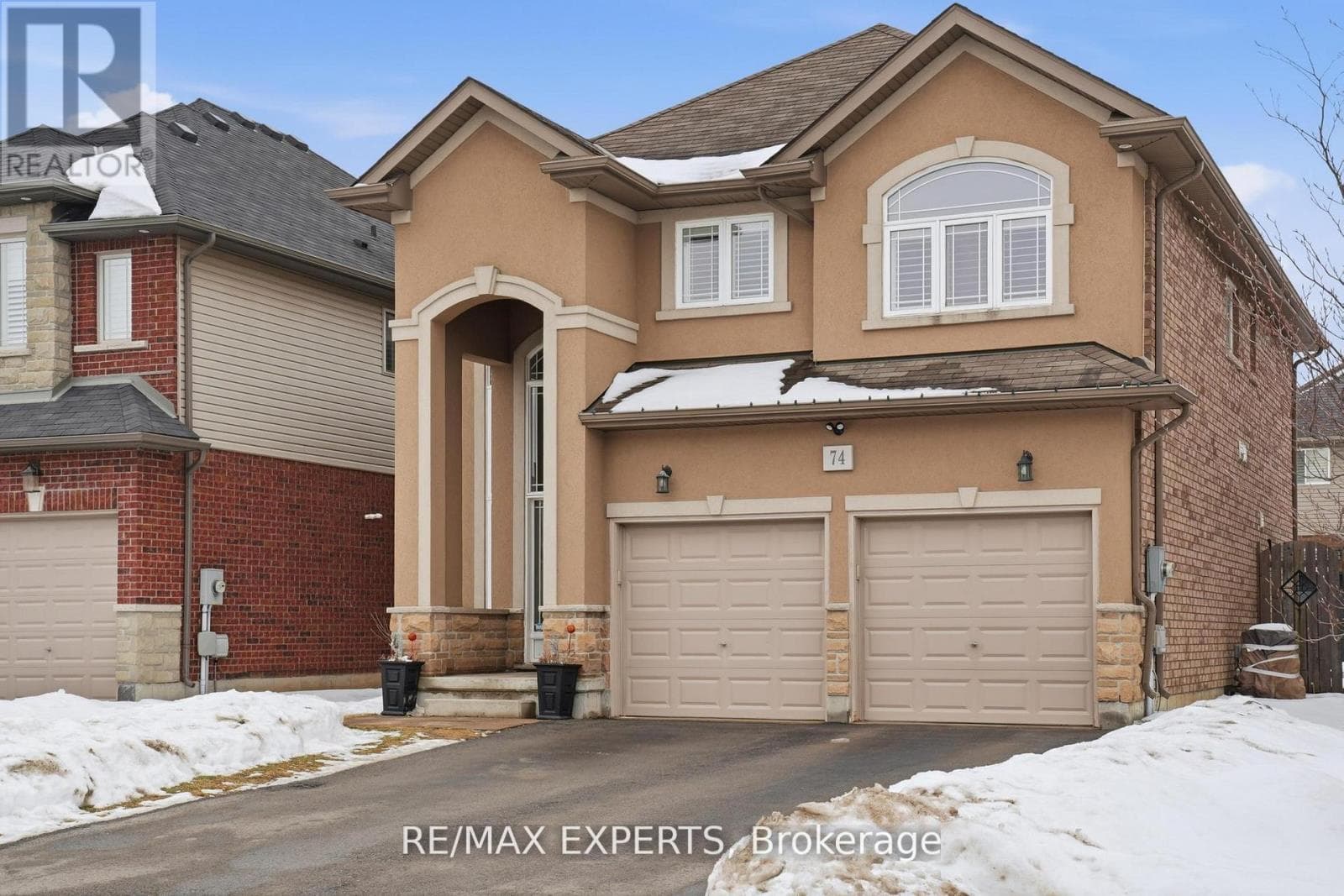 74 BOULDER CRESCENT photo 2