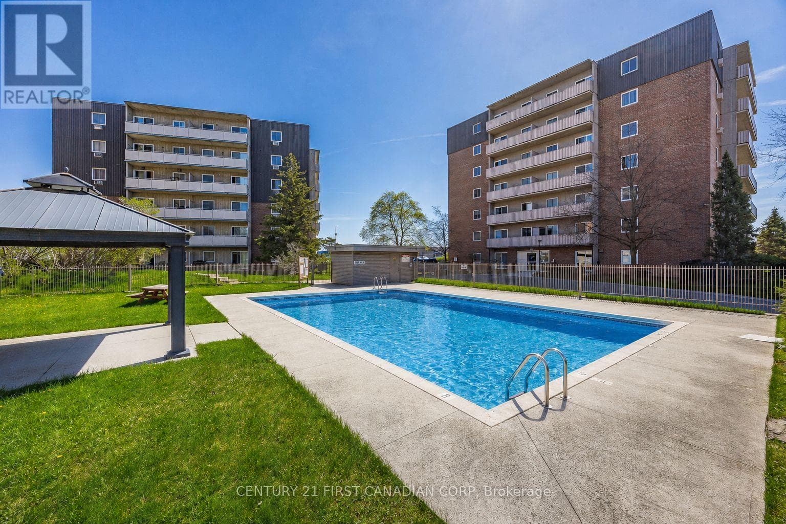1 bed 1 bath single family at 504 - 1104 JALNA BOULEVARD — $239,900