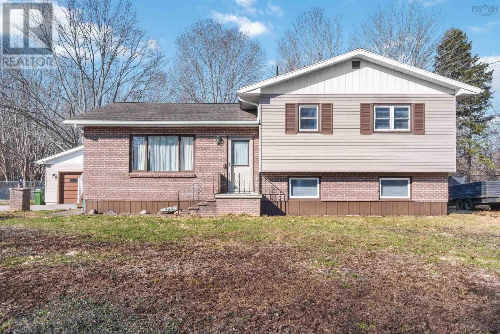 955 Labrador Lane photo 2