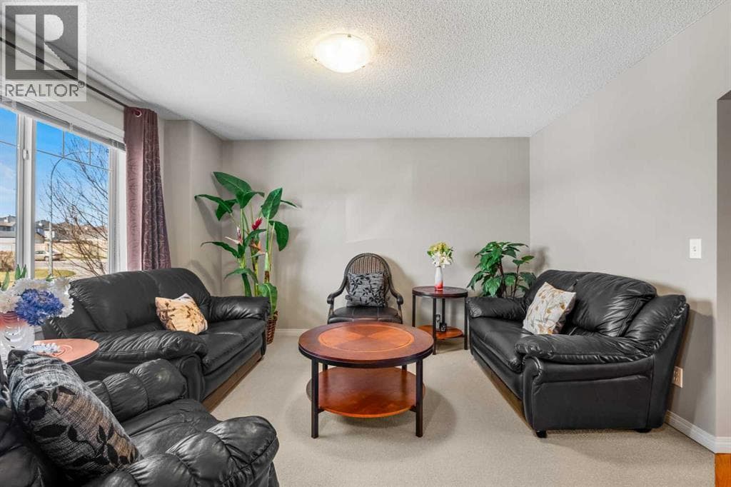 83 Saddlebrook Gardens NE photo 3
