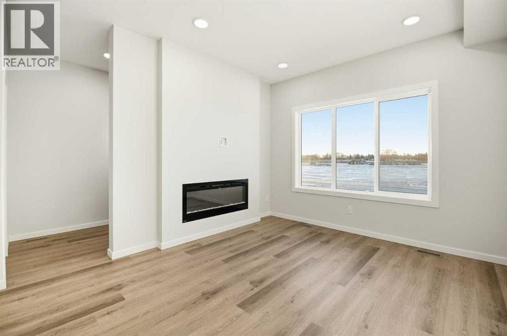 149 Lincoln Crescent photo 5