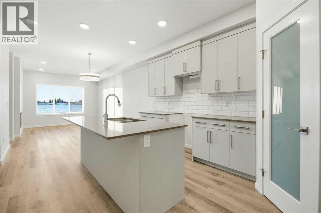 149 Lincoln Crescent photo 4