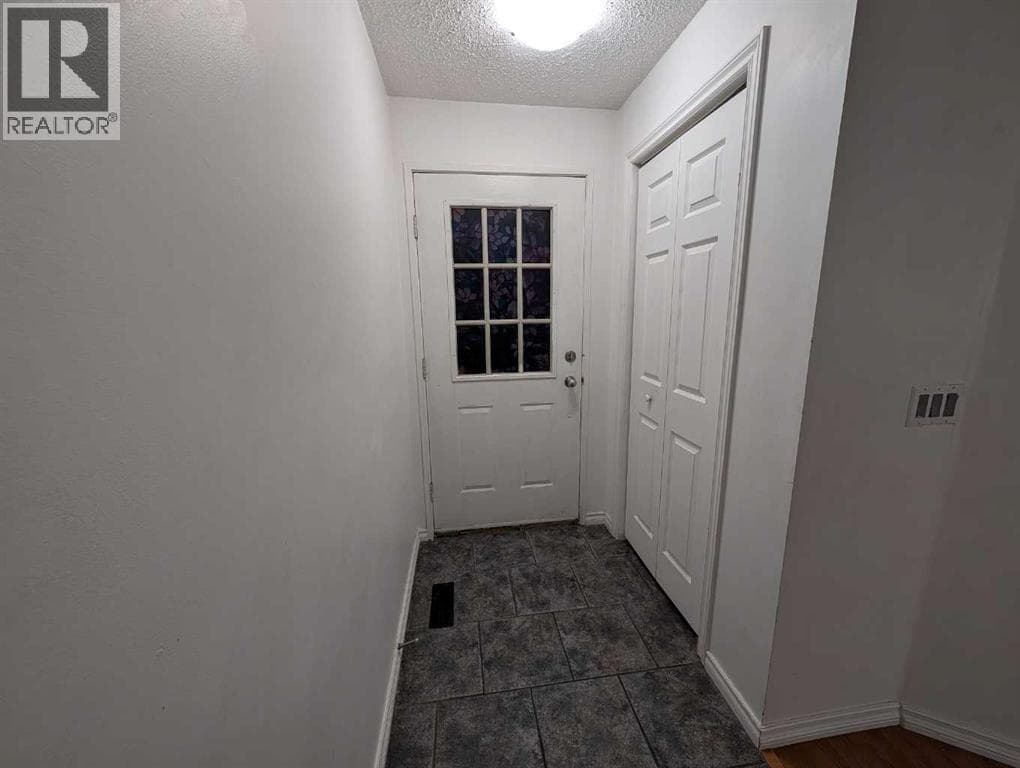 114 Castledale Way NE — photo 2
