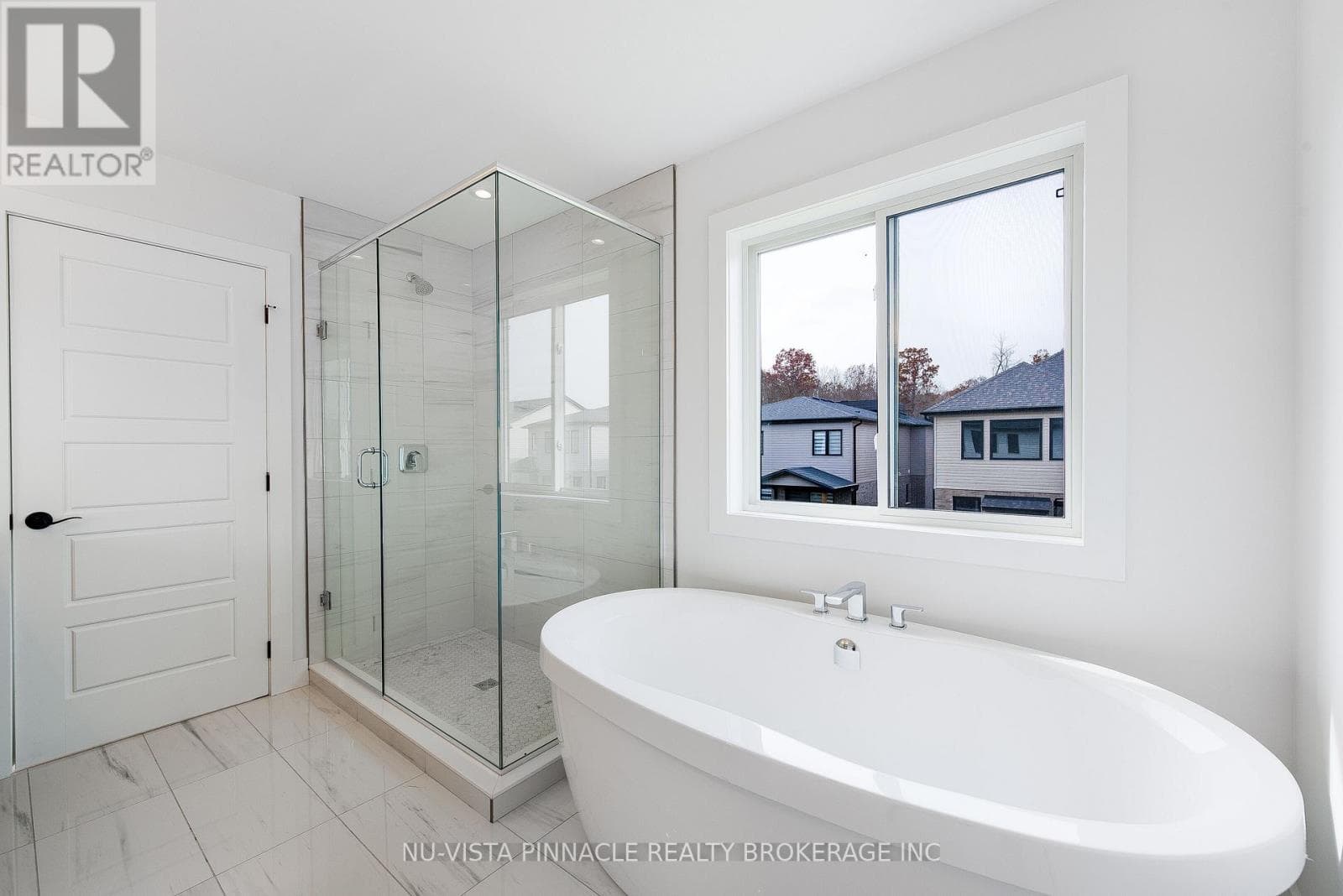1689 BRAYFORD AVENUE photo 3