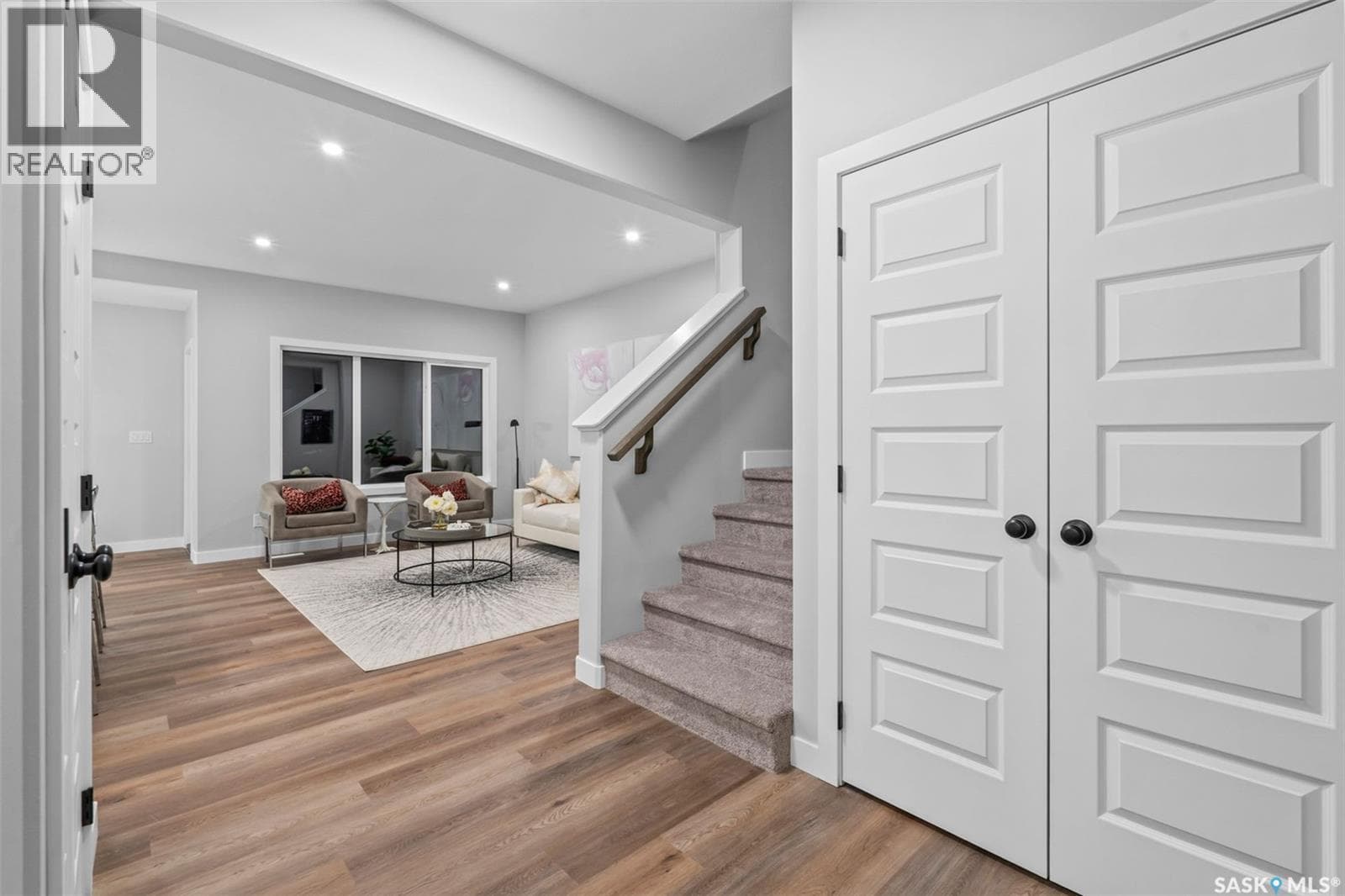 503 Traeger MANOR photo 3