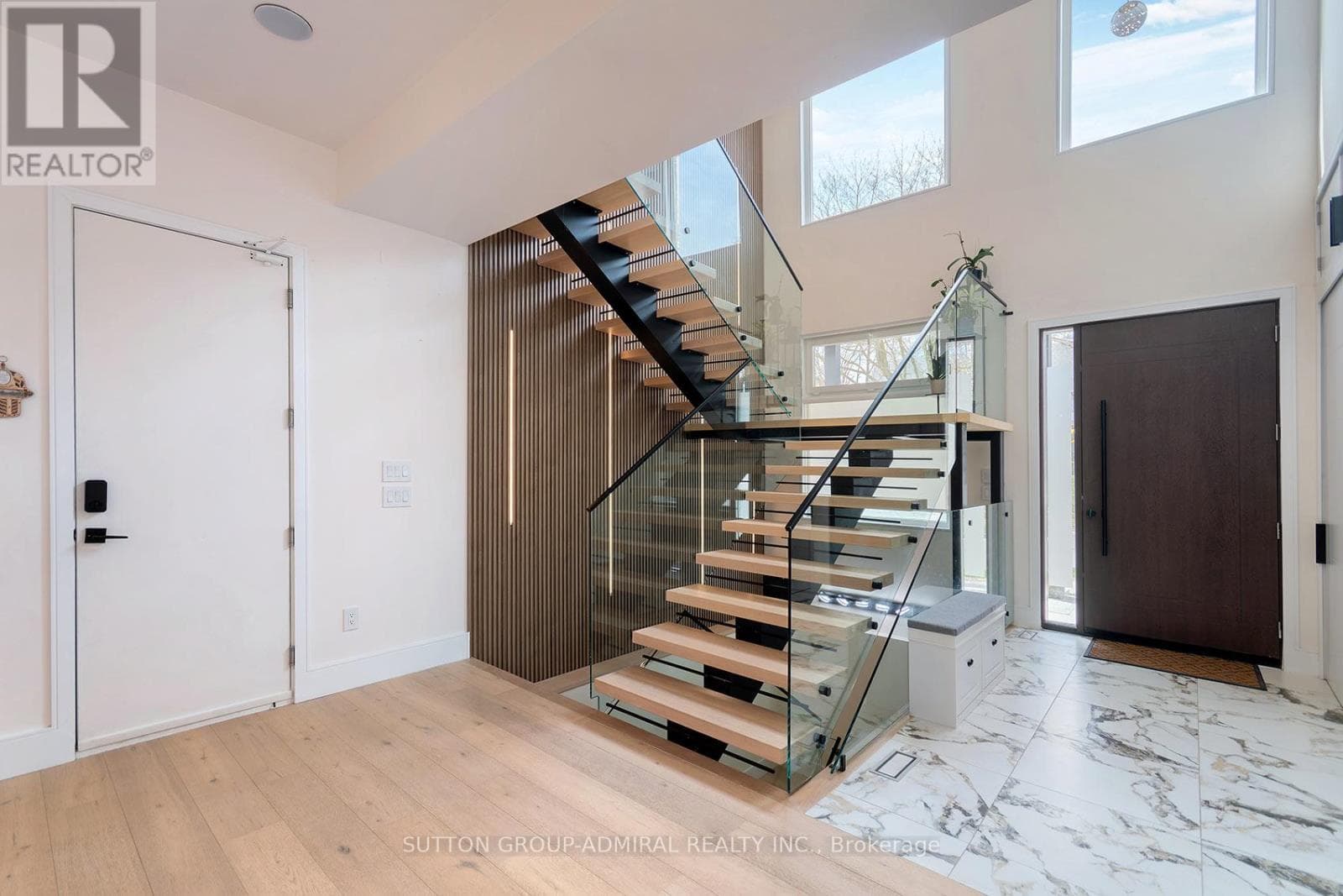 582 GORHAM STREET photo 4