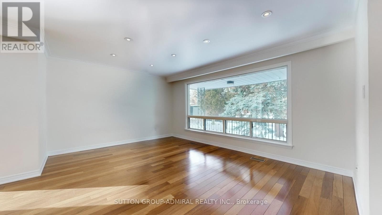 129 CRESTWOOD ROAD photo 4