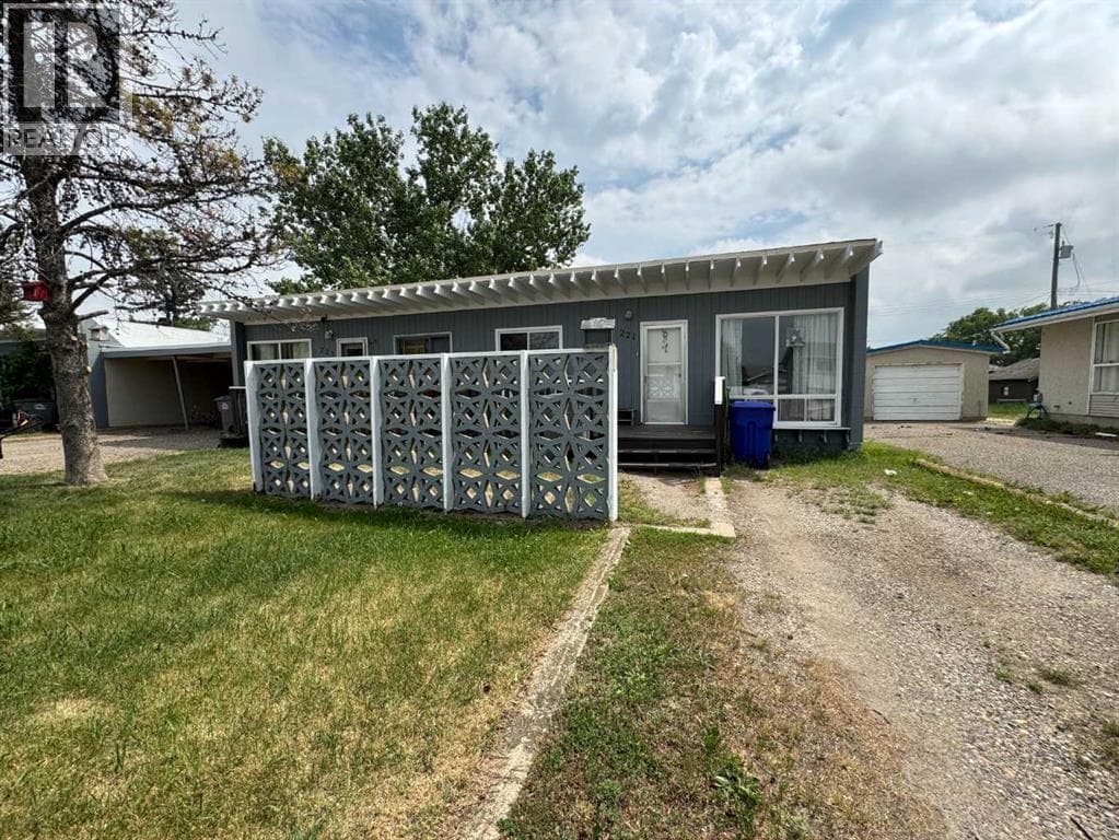 227 53 Avenue E photo 2