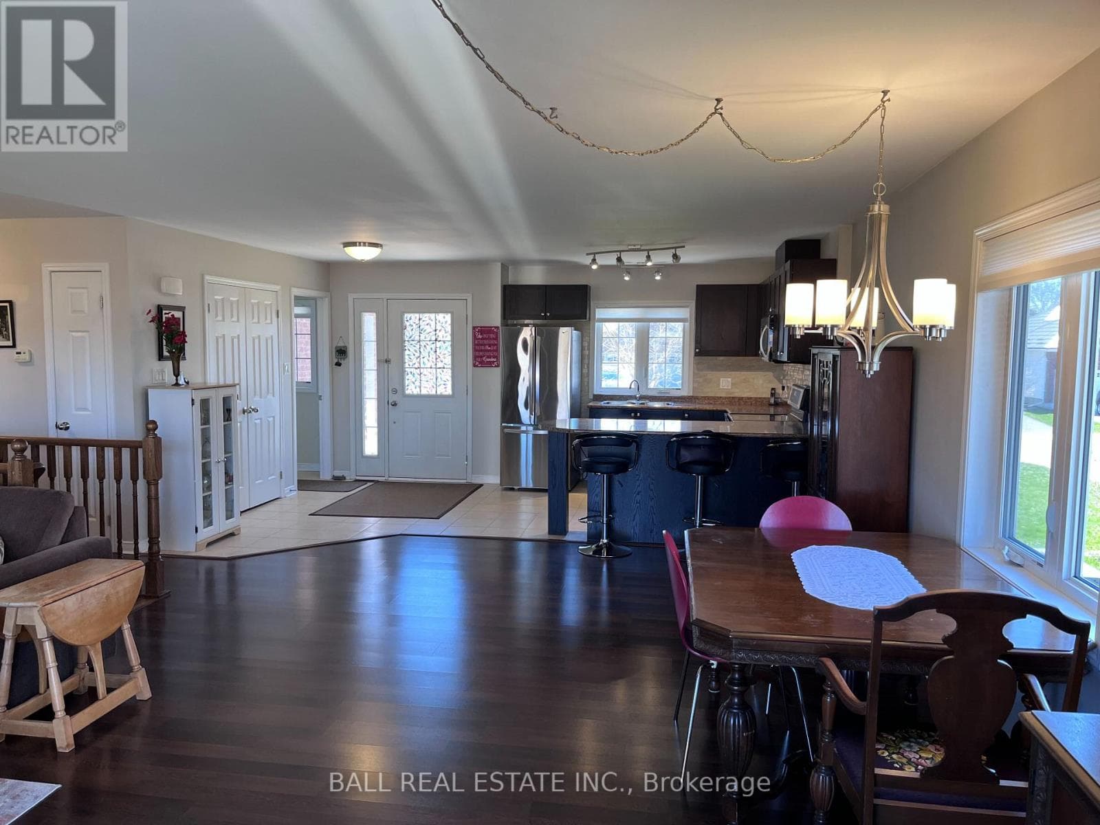 6 MAPLE AVENUE E photo 4