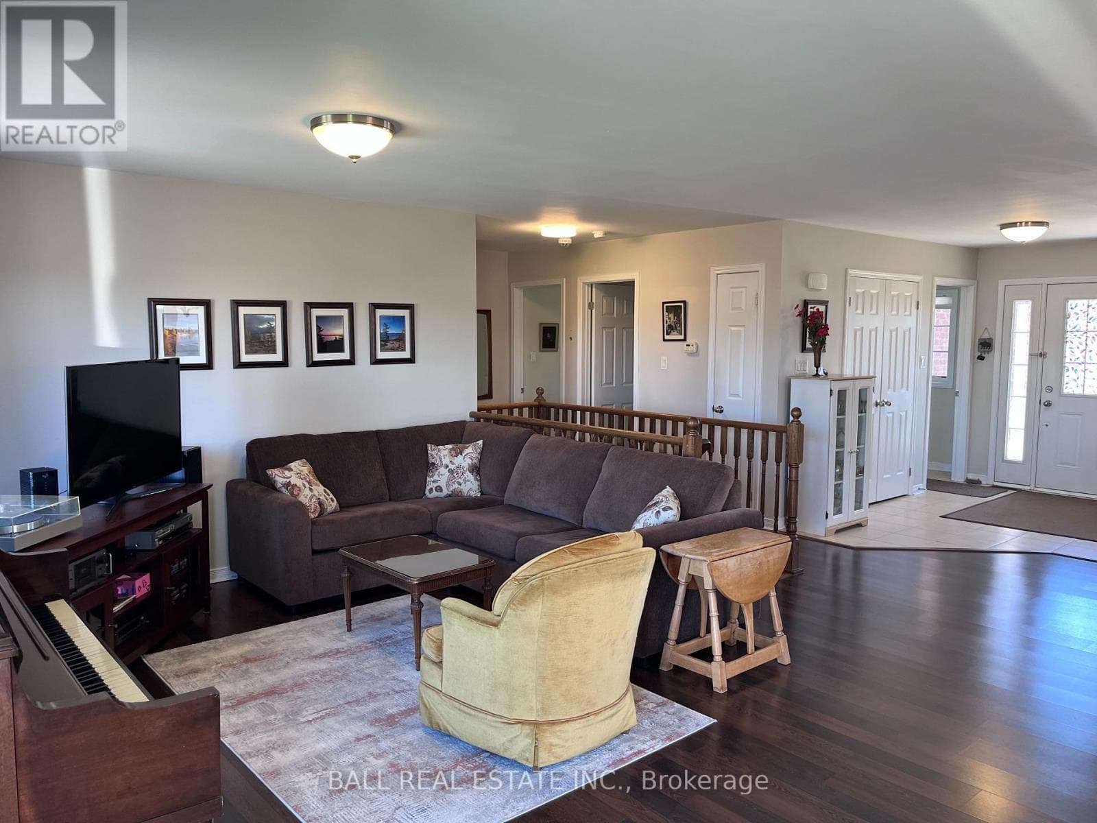 6 MAPLE AVENUE E photo 5