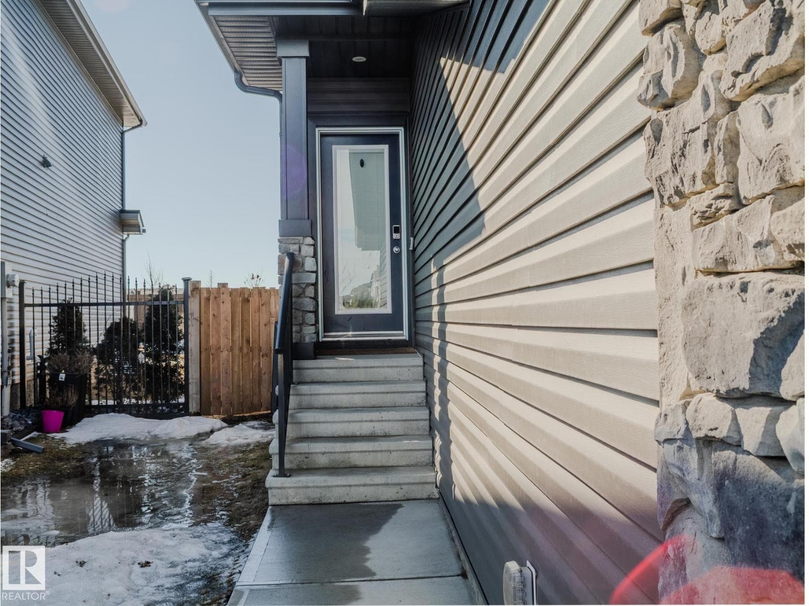 9 PROSPECT PL photo 2