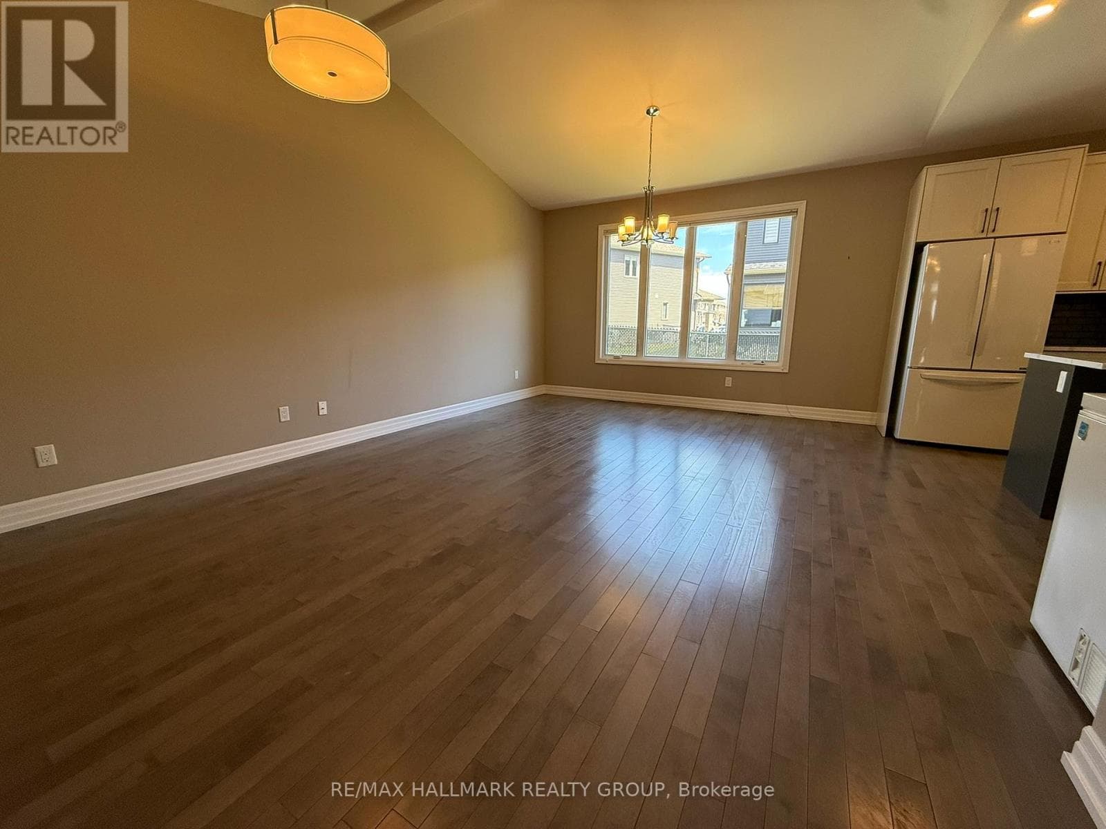 23 SOLARA PRIVATE photo 3