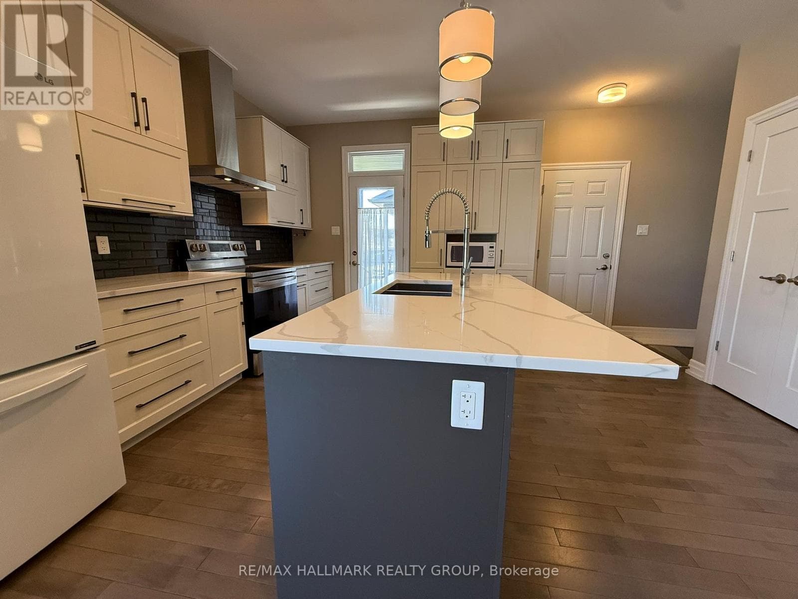23 SOLARA PRIVATE photo 5