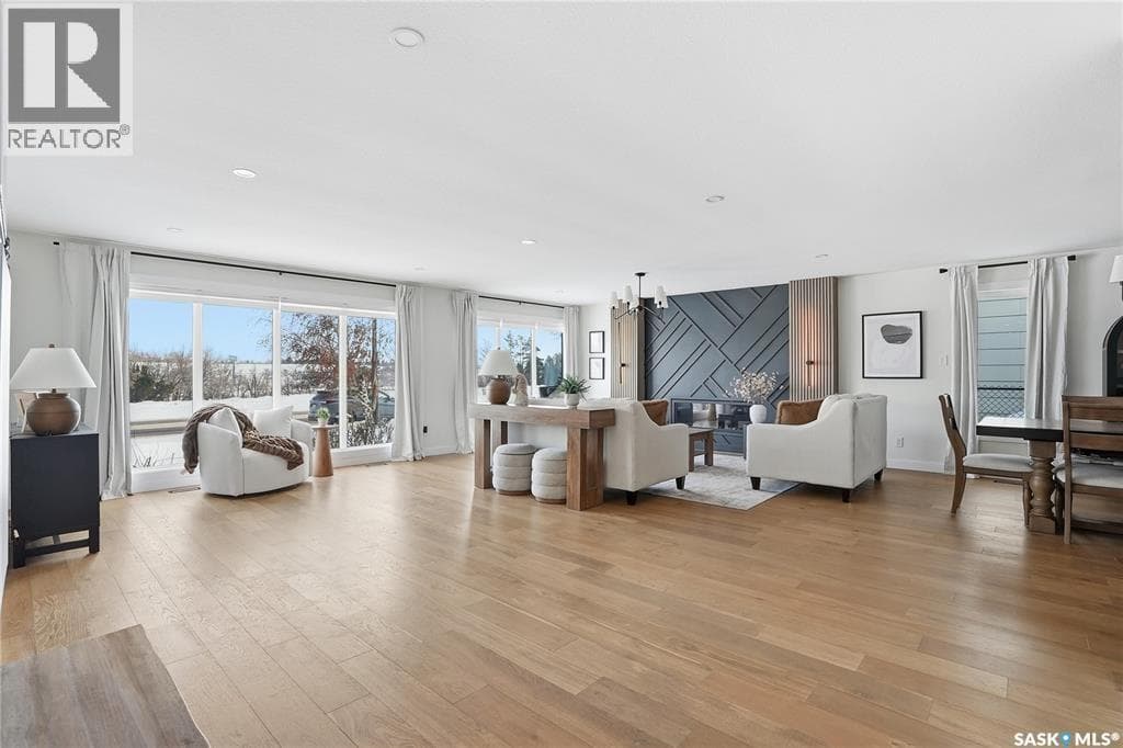 115 Whiteswan DRIVE — photo 2