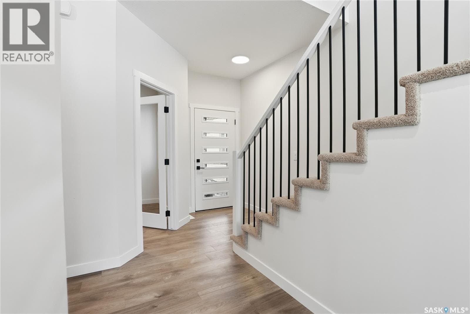 322 Katz AVENUE photo 2
