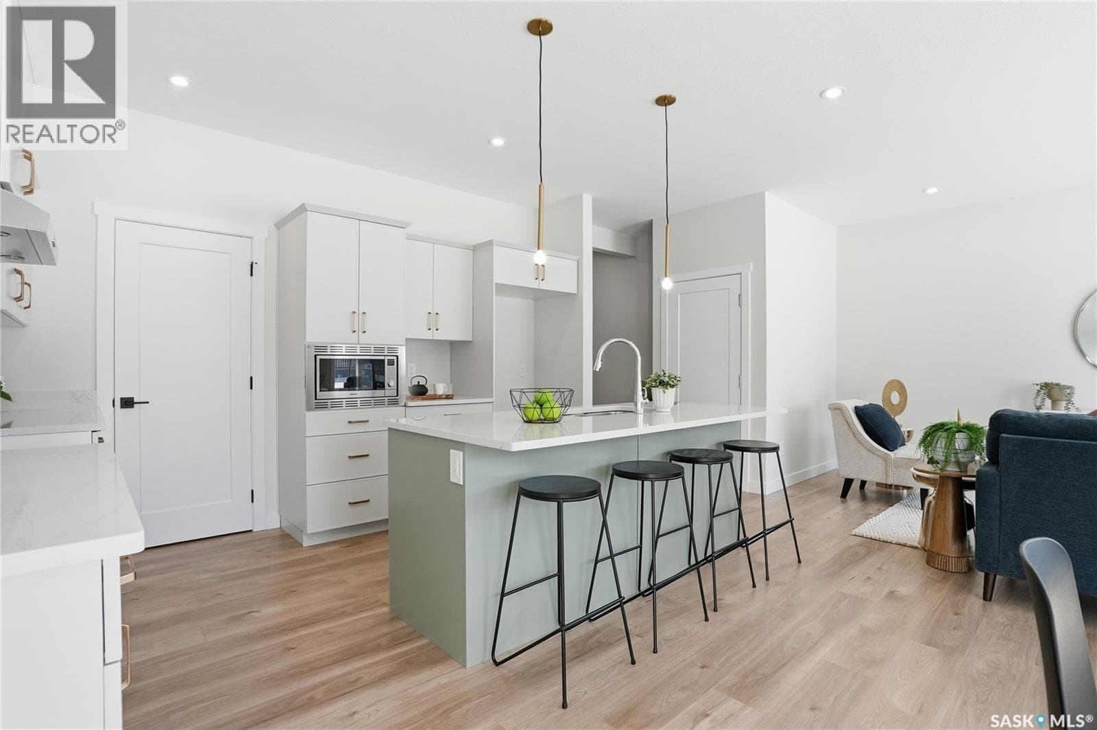 322 Katz AVENUE photo 9