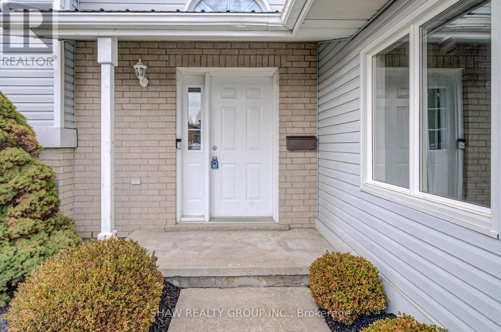 271 COLLEGE STREET W photo 3