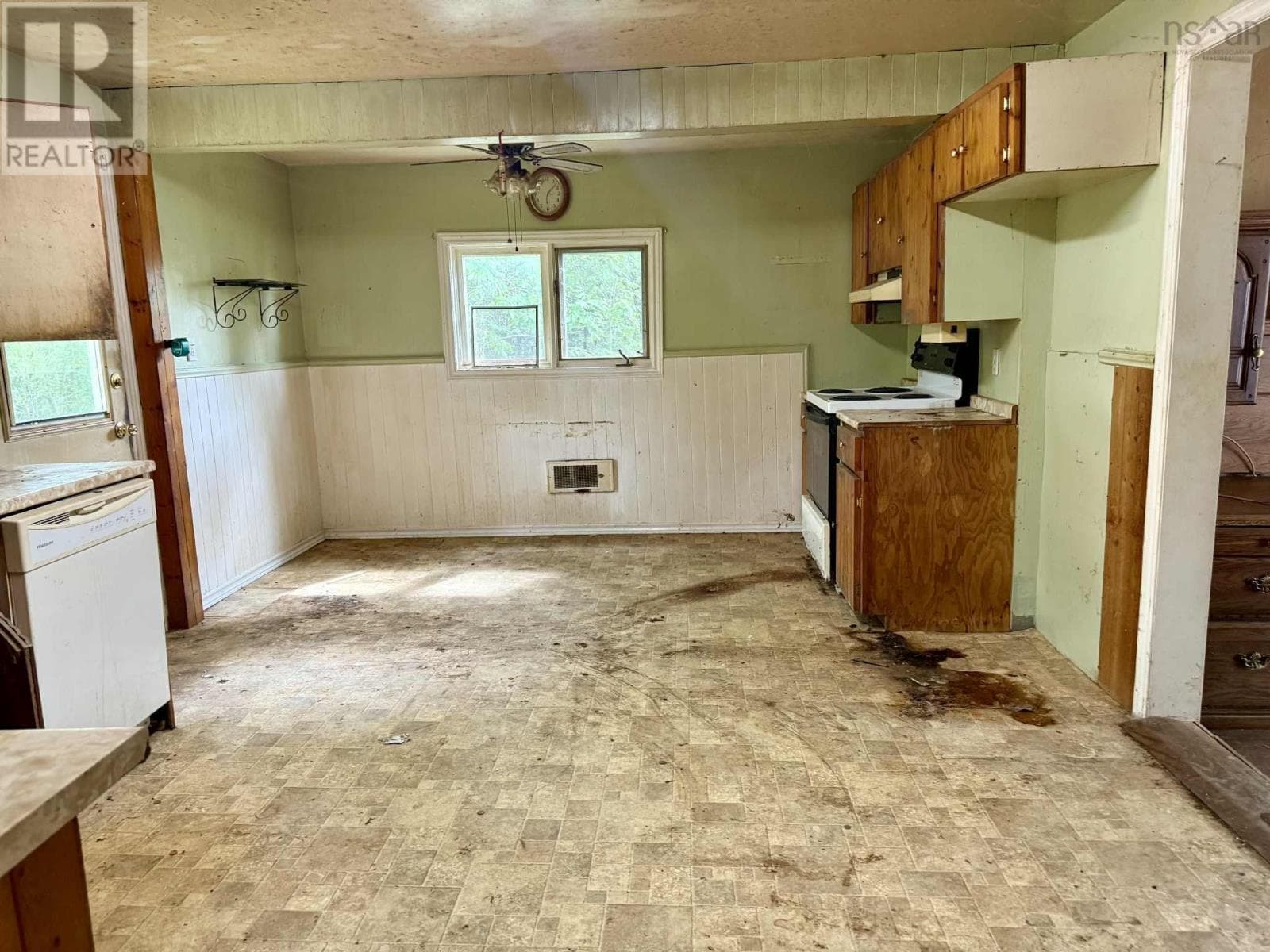 487 Saunders Road photo 3
