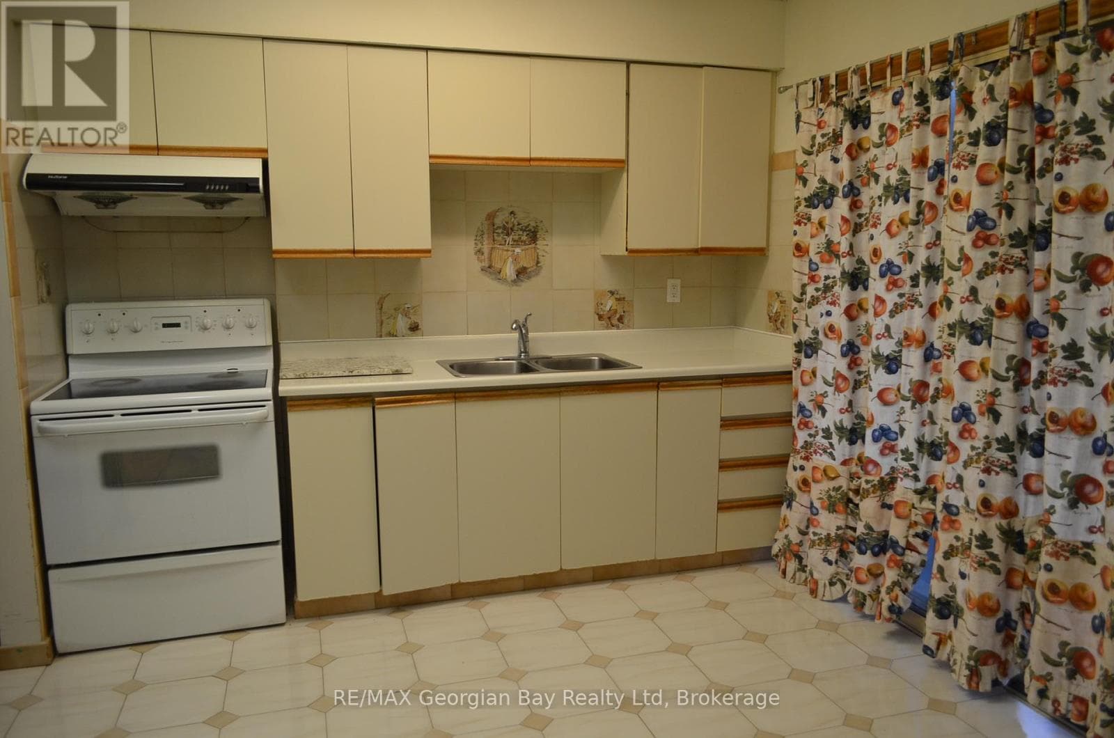 517 MILVERTON BOULEVARD photo 5