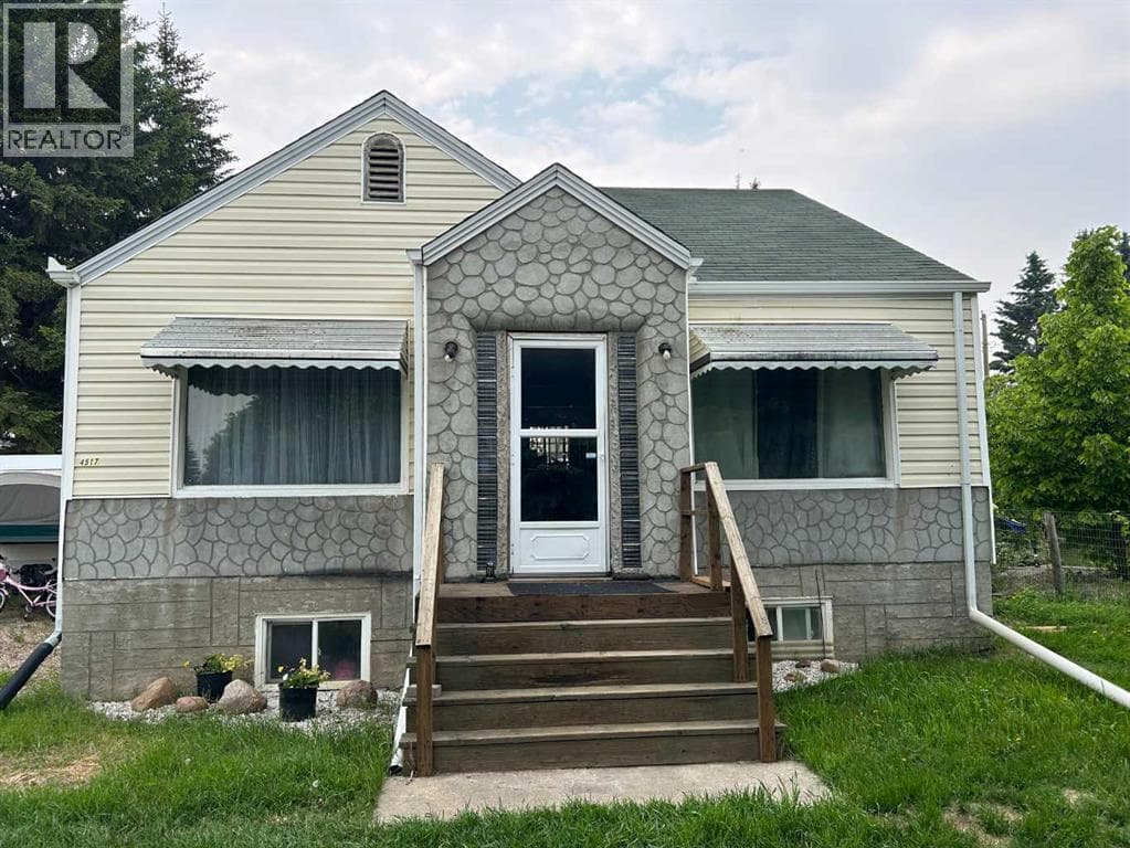 4517 53 Street photo 2