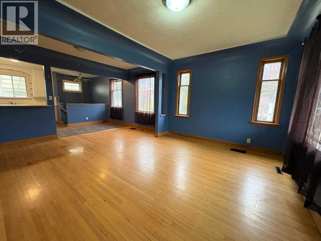 4517 53 Street photo 5