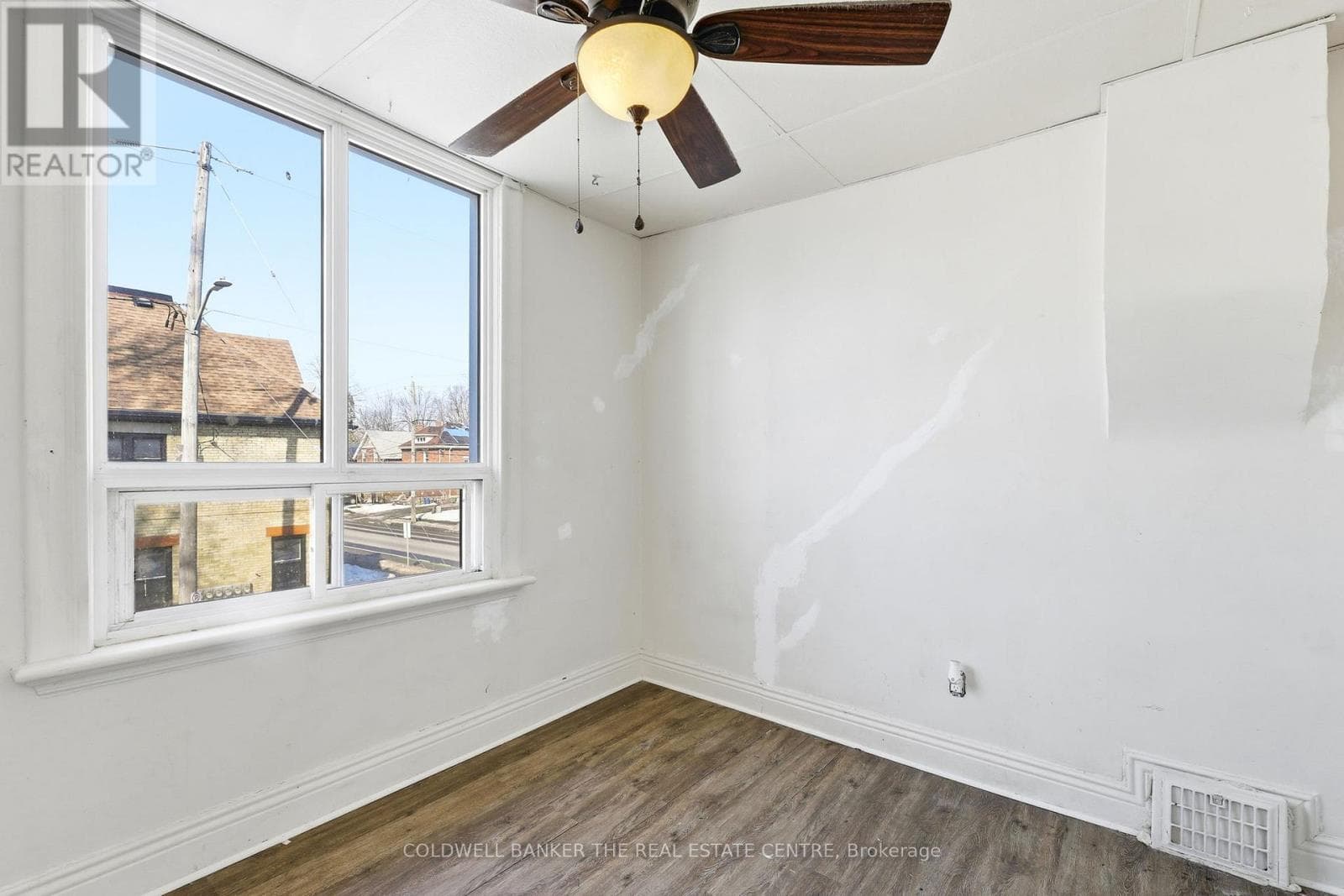281 EGERTON STREET photo 5
