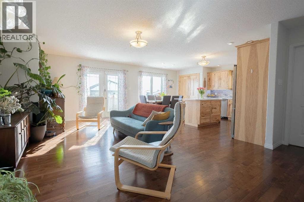 2413 7 Avenue photo 2
