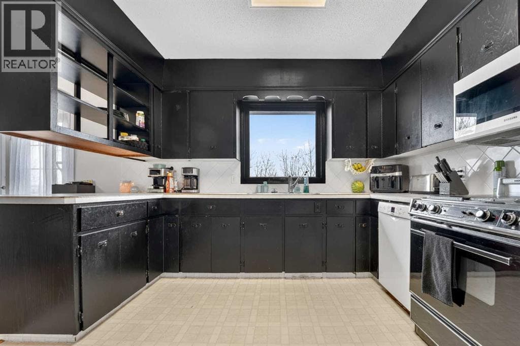 943 East Avenue photo 8
