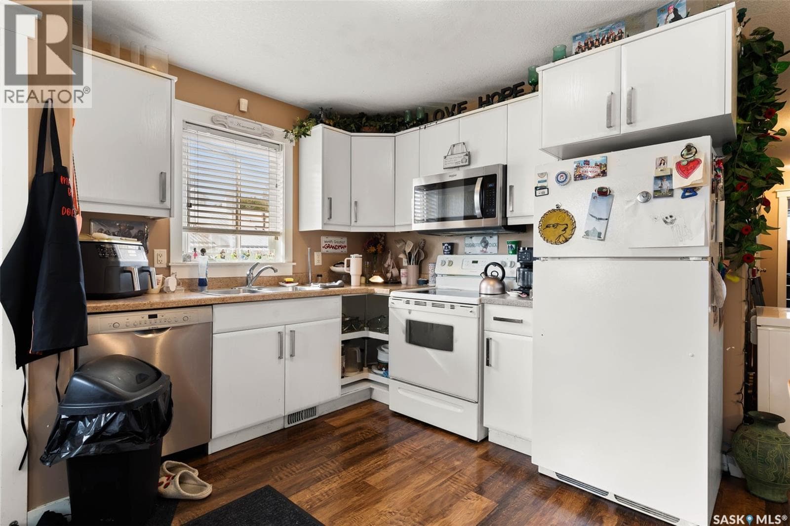1358 Arthur STREET — photo 3