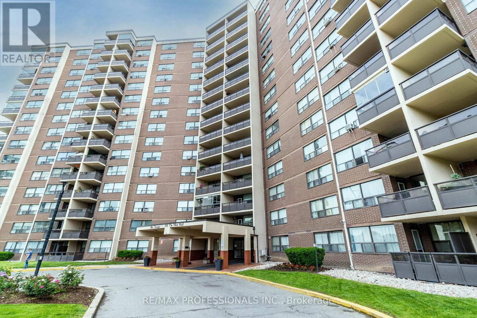 2 bed 1 bath single family at 1618 - 551 THE WEST MALL — $408,000