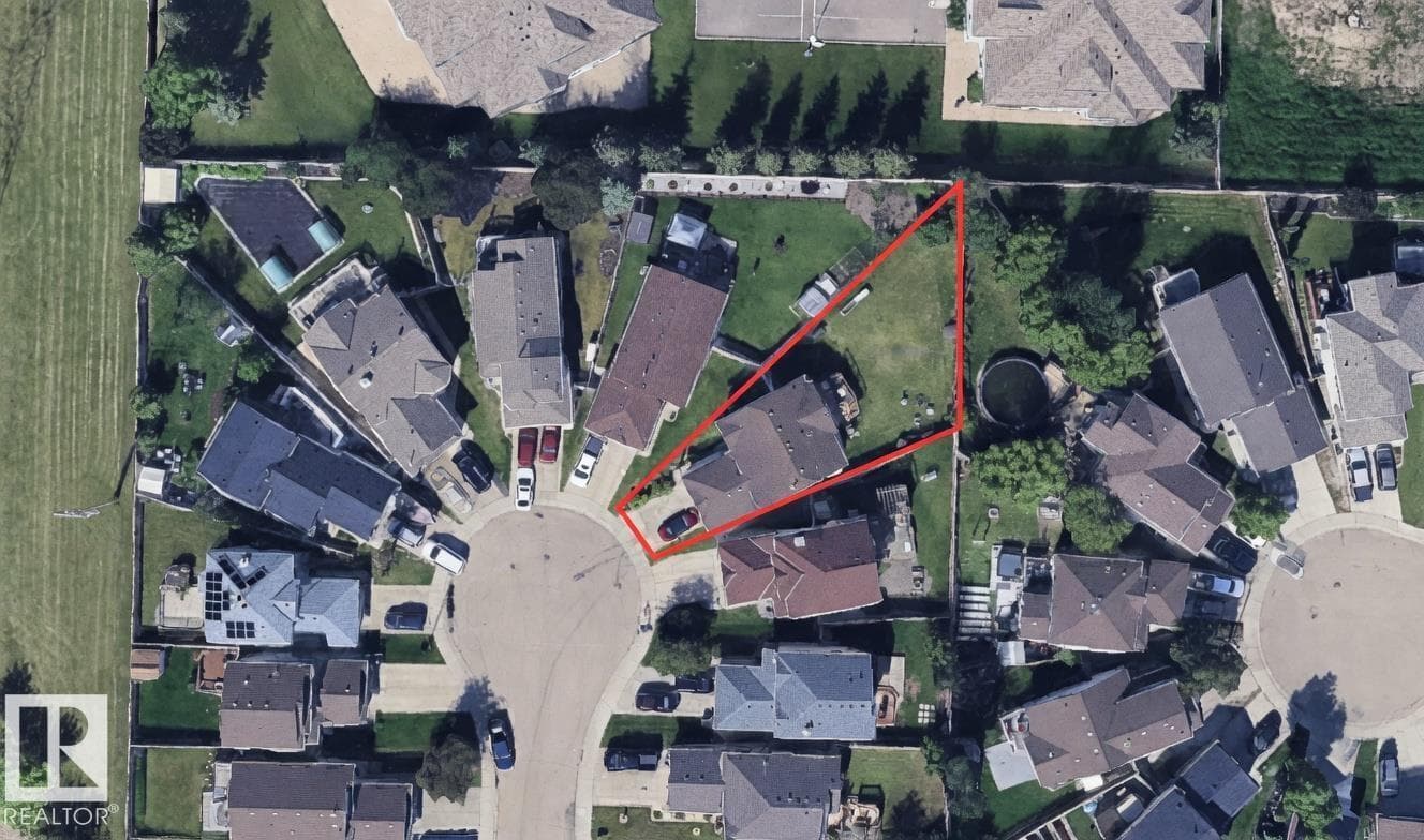 9218 163 AV NW photo 4