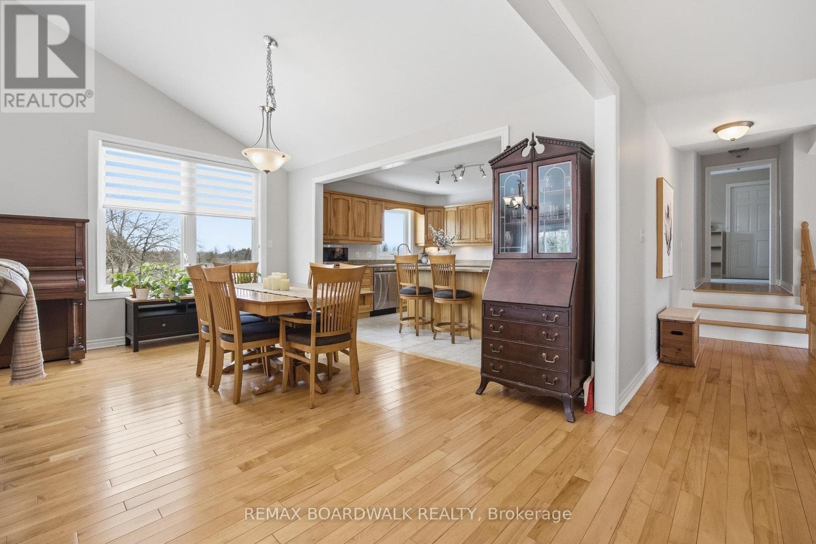 1662 RICHMOND ROAD photo 3