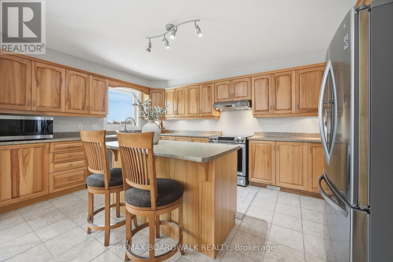 1662 RICHMOND ROAD photo 5