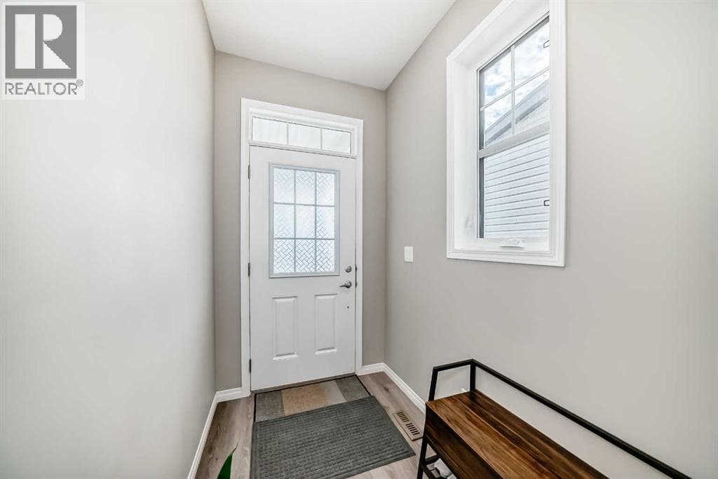 43 Carrington Crescent NW photo 3
