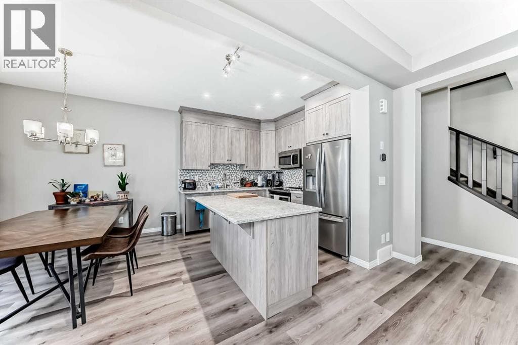 43 Carrington Crescent NW photo 4
