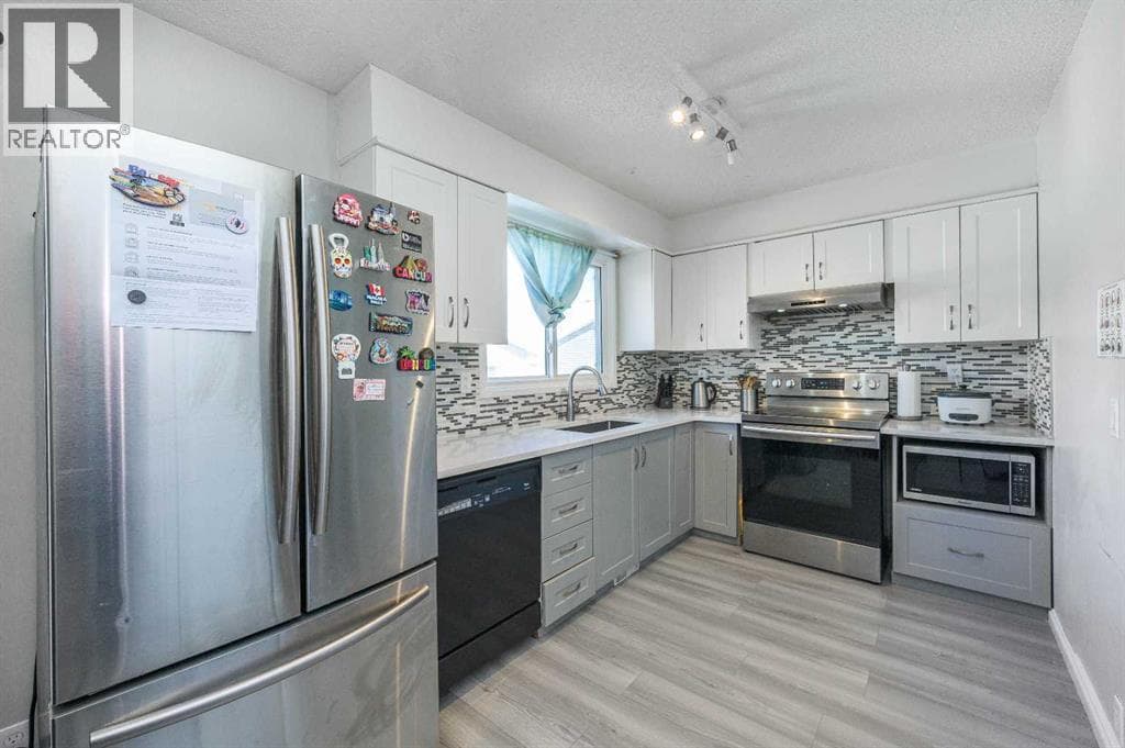 427 Rundlelawn Way NE photo 3