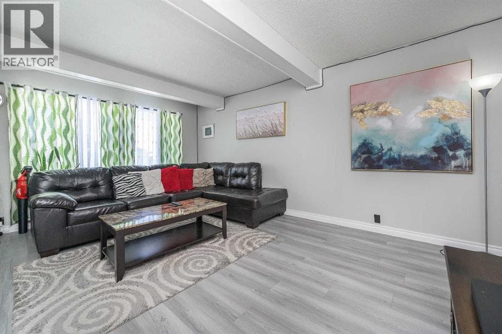 427 Rundlelawn Way NE photo 9