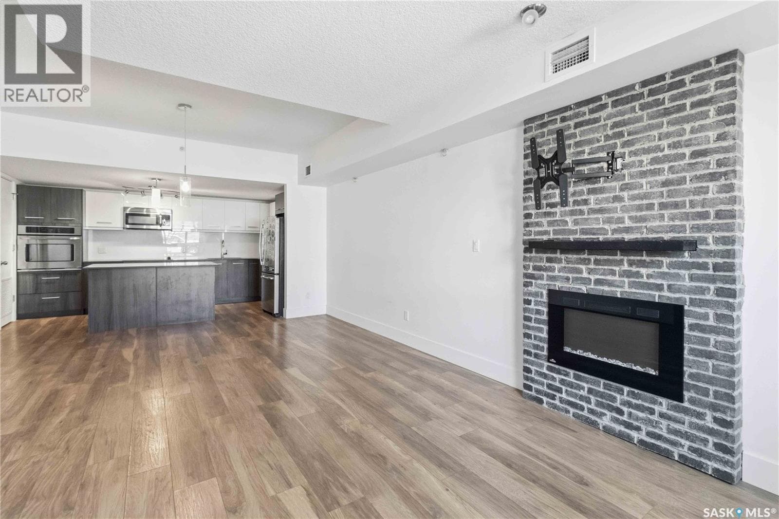 418 C AVENUE S photo 3