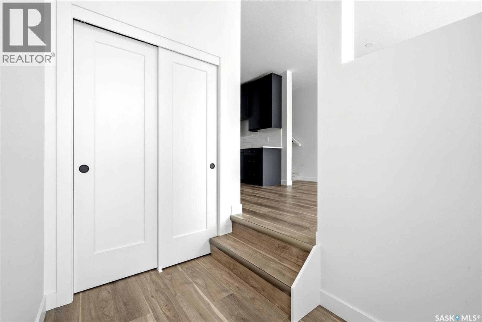 3023 Regina AVENUE photo 4