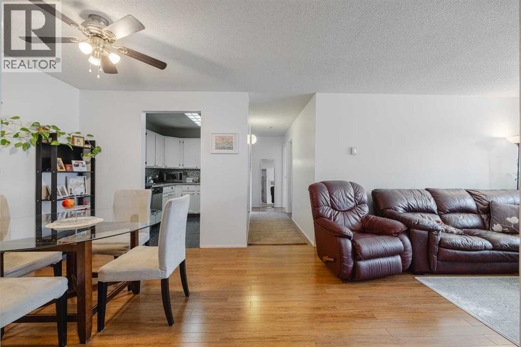9208, 315 Southampton Drive SW — photo 2