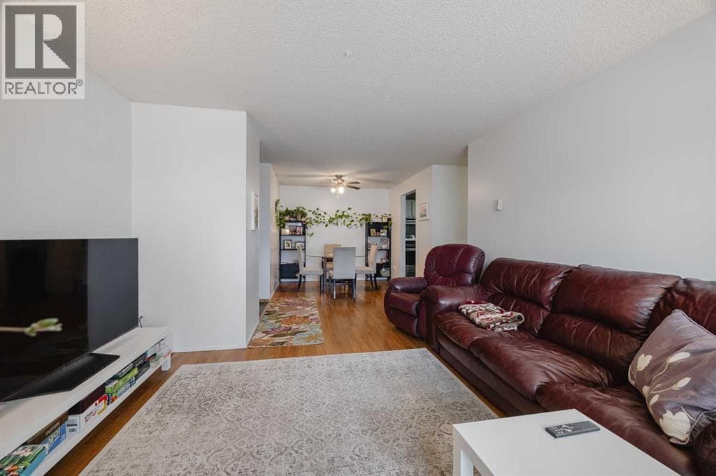 9208, 315 Southampton Drive SW — photo 3